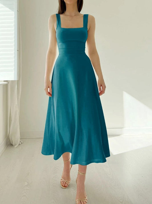 Détail des poches discrètes de la robe Ksenia™, ajout pratique.